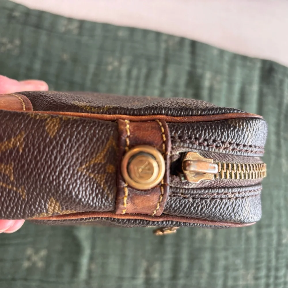 Louis Vuitton Monogram Canvas Toiletry Pouch with Tan Leather Trim - Picture 4 of 16